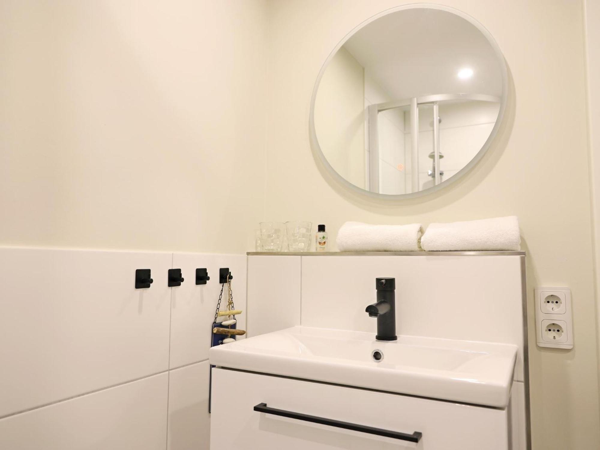 Morderne 3-Zimmerwohnung In Einer Hausscheibe Unter Reet 베스터란트 외부 사진